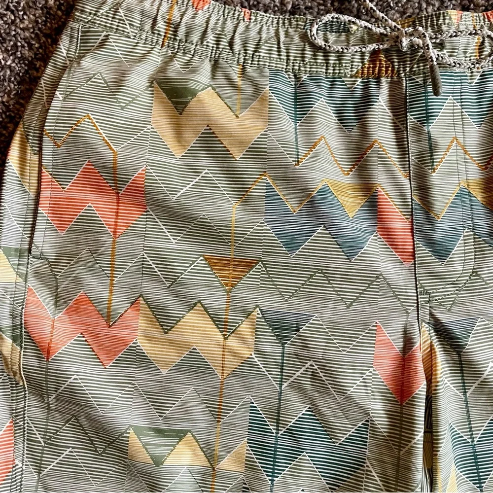 L.L. Bean Geometric Chevron Patterned Shorts Green and Orange Swim Trunks Large - Picture 14 of 14